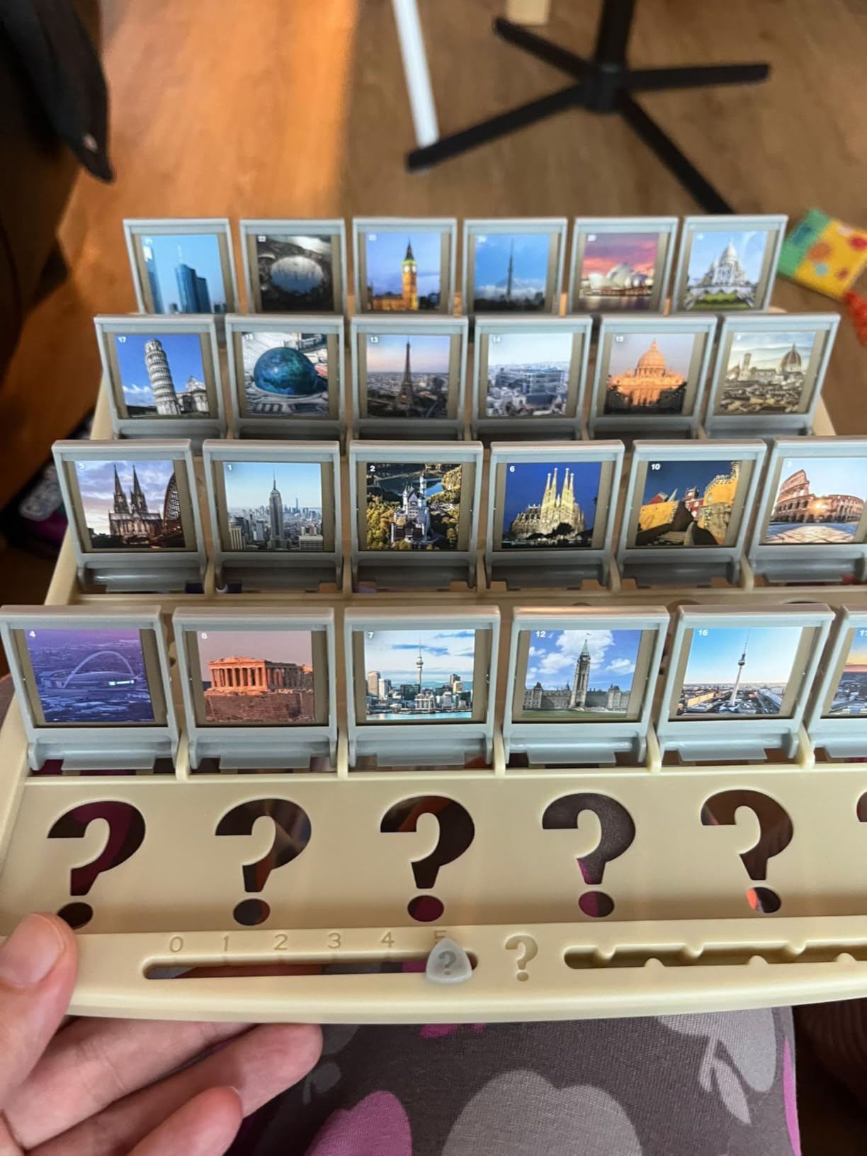 Winning Moves Wer ist es? Gebäude Edition Ratespiel 2 Spieler