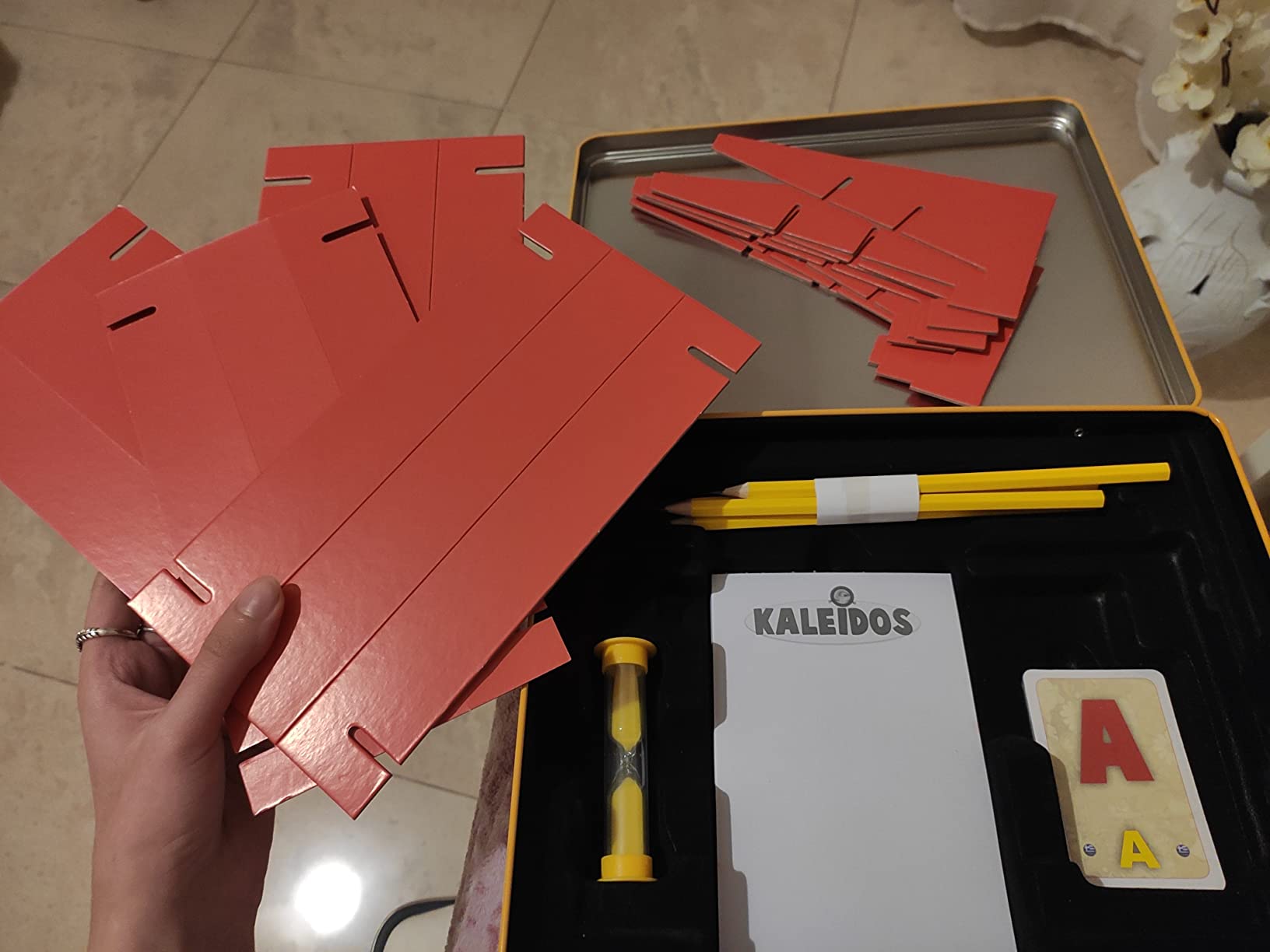 KaleidosGames Kaleidos Suchspiel Metallbox für 2+ Spieler Wortspiel
