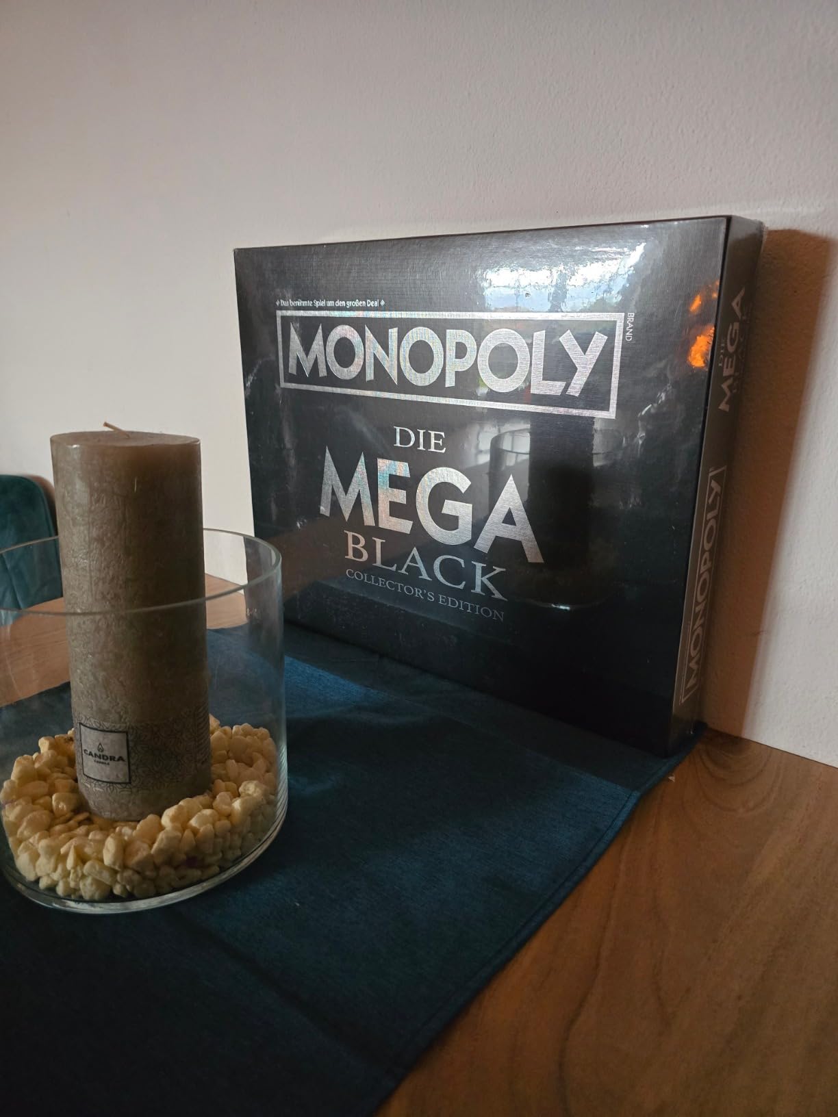 Winning Moves Monopoly Black Mega Edition Brettspiel XXL ab 8 Jahren