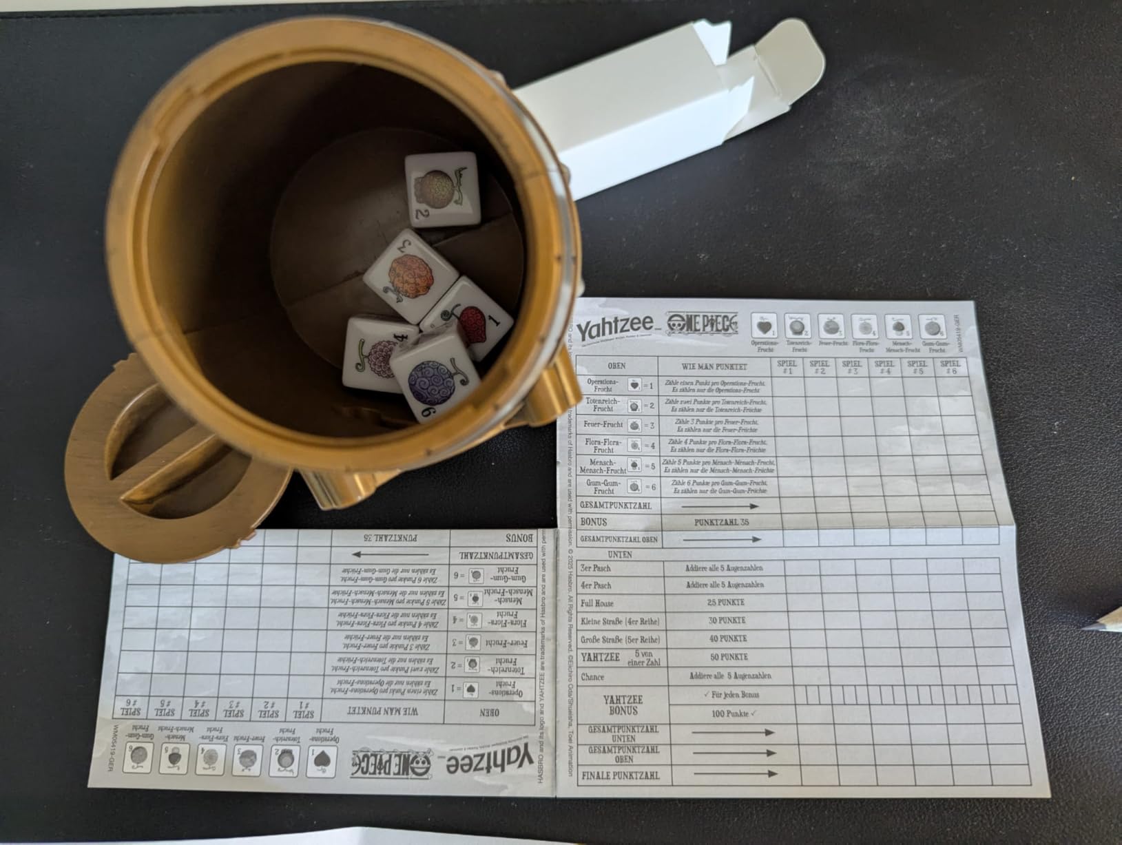 Winning Moves Yahtzee One Piece Edition Würfelspiel Becher
