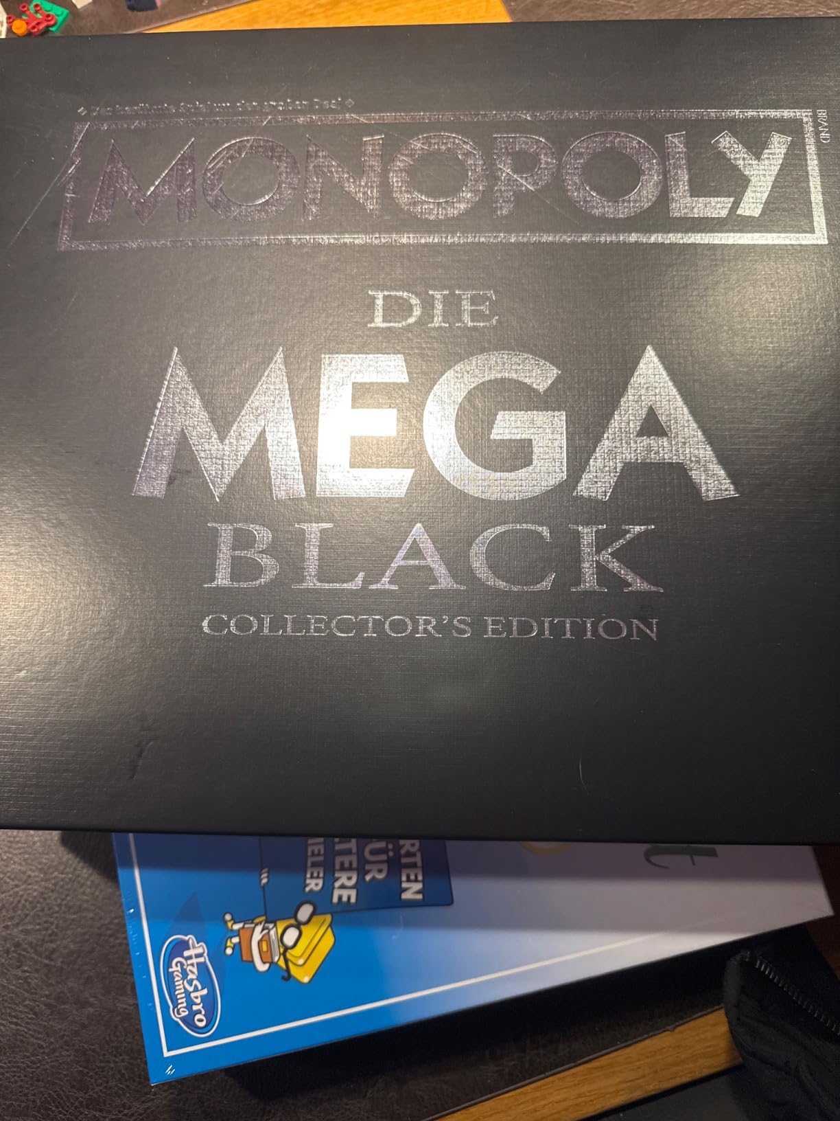 Winning Moves Monopoly Black Mega Edition Brettspiel XXL ab 8 Jahren