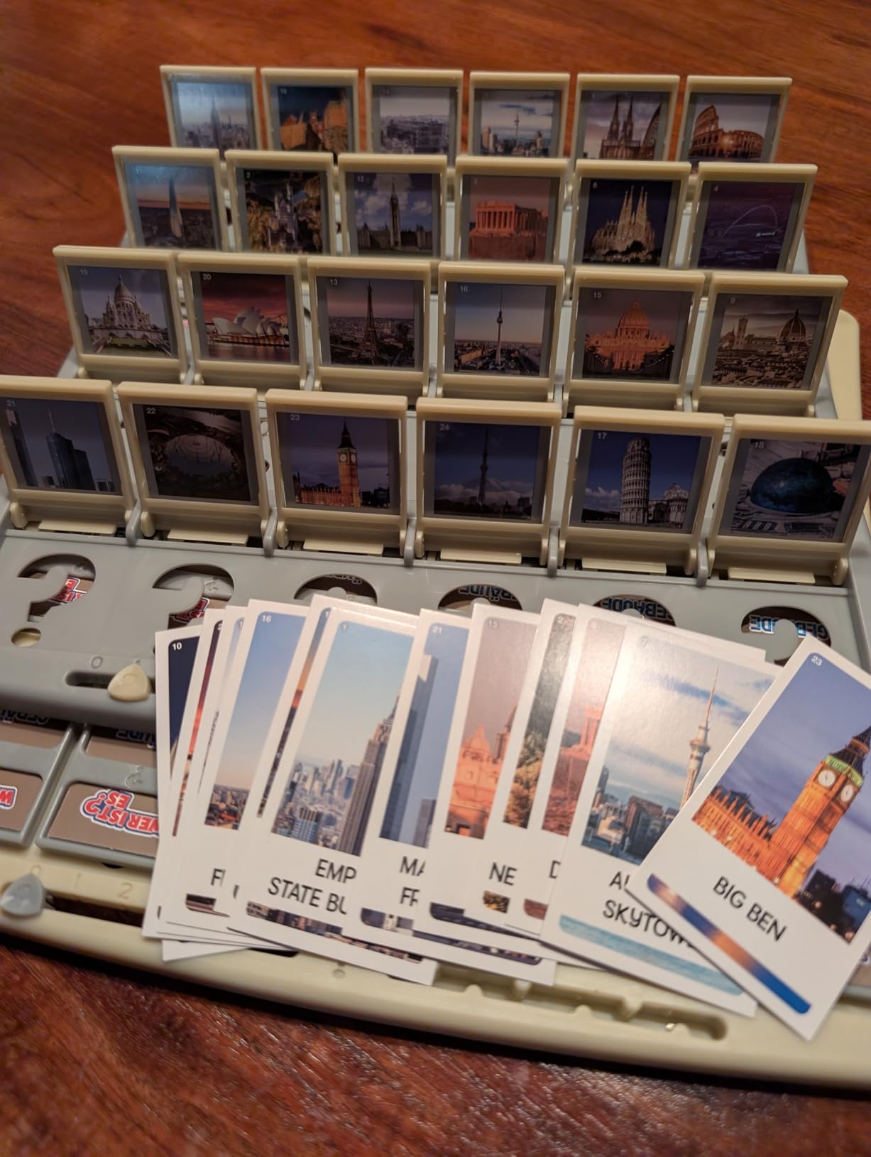 Winning Moves Wer ist es? Gebäude Edition Ratespiel 2 Spieler